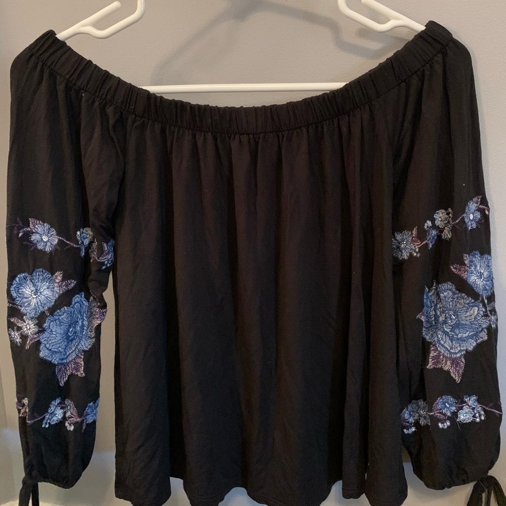Off-the-Shoulder Long Sleeve shirt